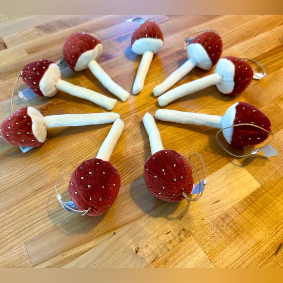 Adorable mushroom Christmas ornaments - velvet soft fabric with embroidery - Picture 1 of 5